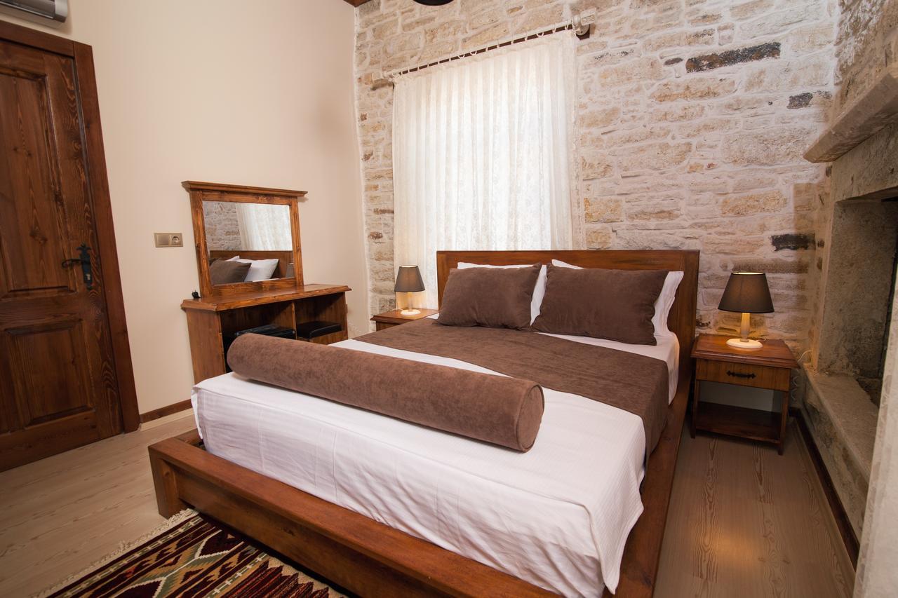 1922 Hotel Yenifoca Buitenkant foto