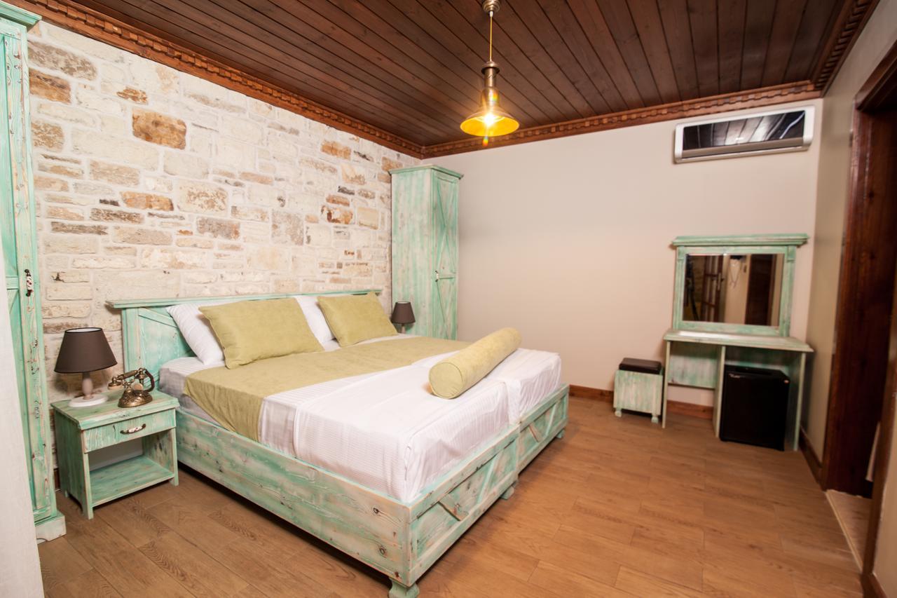 1922 Hotel Yenifoca Buitenkant foto
