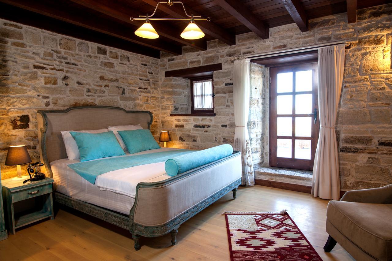 1922 Hotel Yenifoca Buitenkant foto