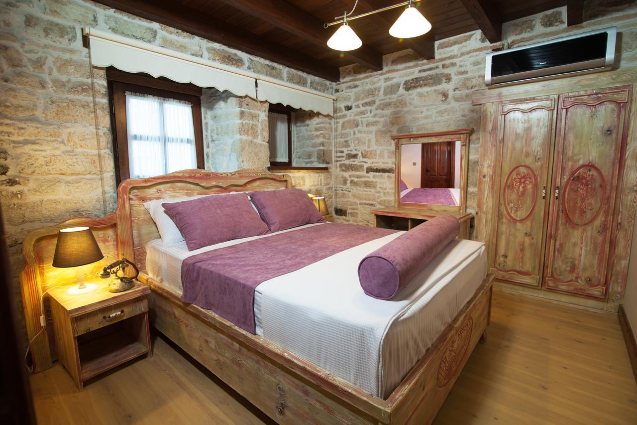 1922 Hotel Yenifoca Buitenkant foto